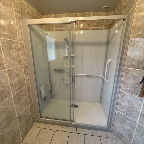 easyplomberie-douche-cabine-porte-coulissante-carrelage-beige