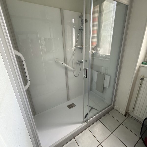 easyplomberie-douche-cabine-porte-coulissante-paroi-verre
