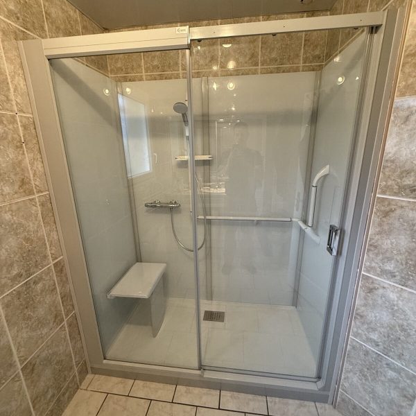 easyplomberie-douche-cabine-porte-coulissante-siege