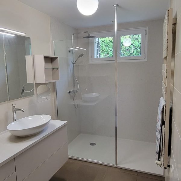 easyplomberie-salle-de-bain-douche-italienne-paroi-verre-vue-ensemble
